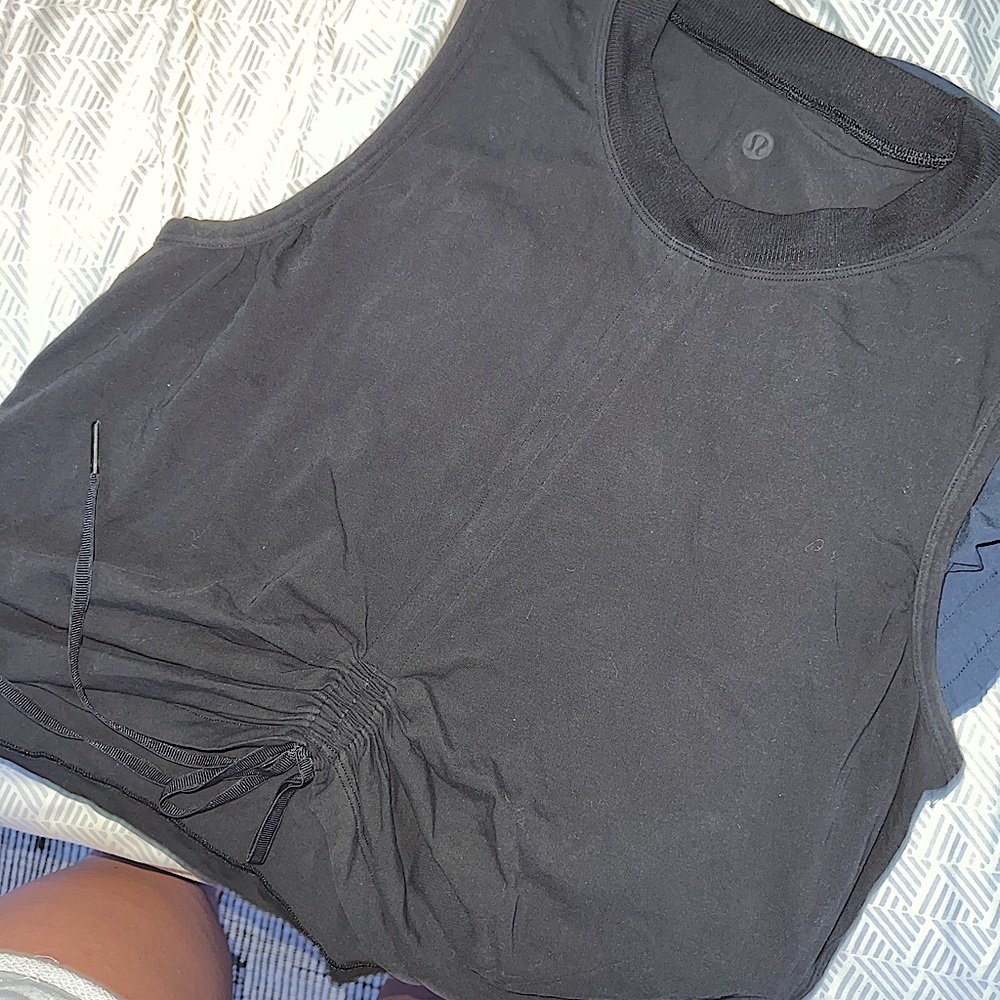 Lululemon black tank!